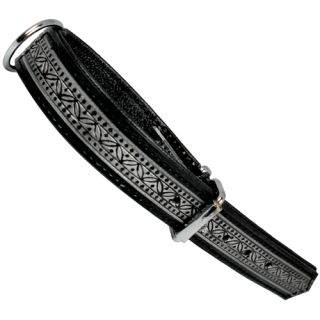 Fodrat läderhalsband med beslag i krom och reliefmönster, 45cm x 25mm